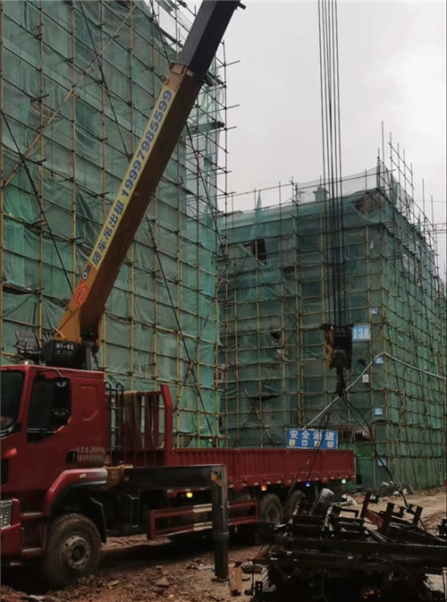 亭湖区“慢工细活”—— 吊车的 “微动控制” 技术